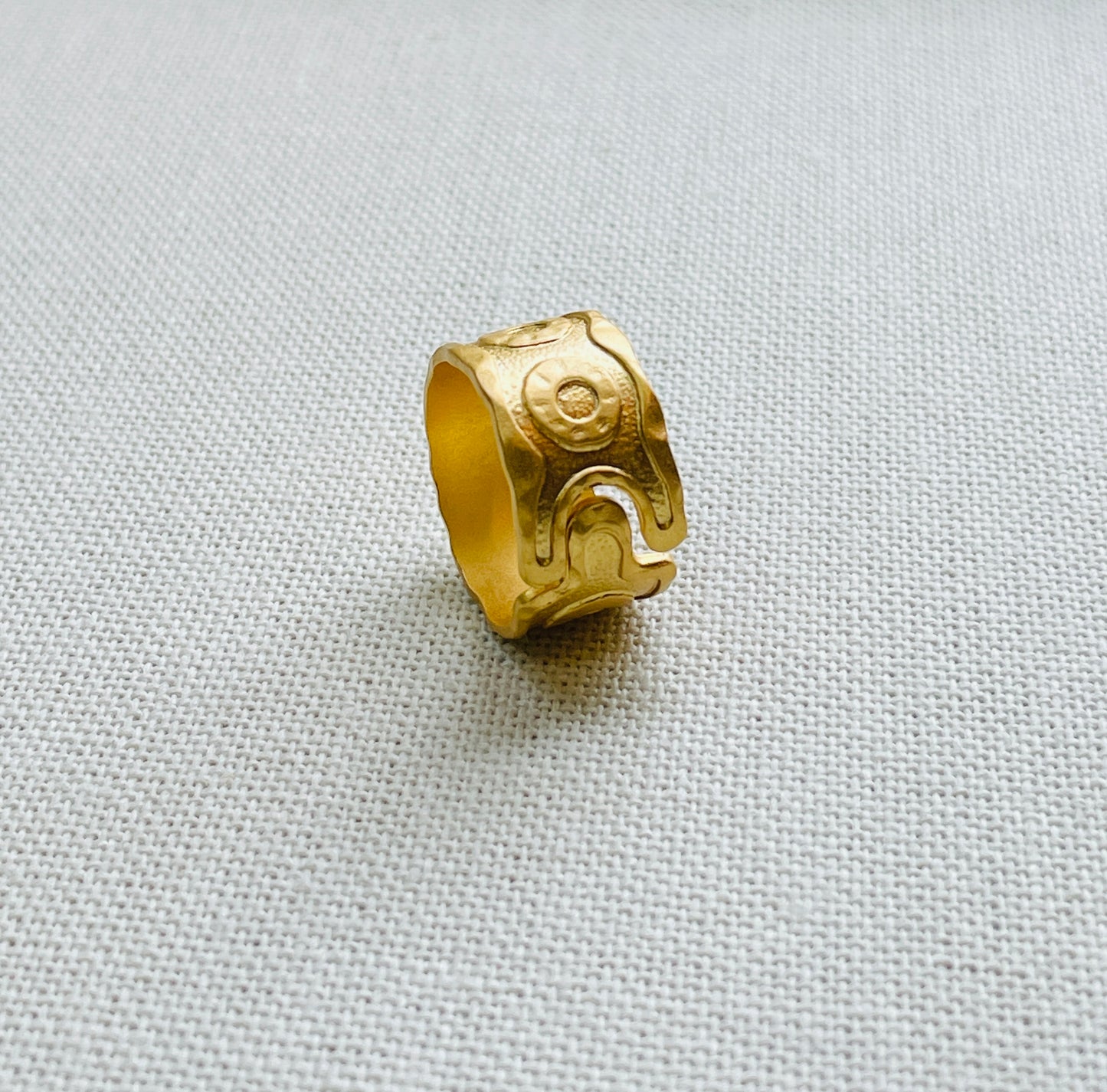 Circle Love Ring